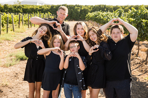 orange-county-family-photographer-at-temecula-winery-(2)