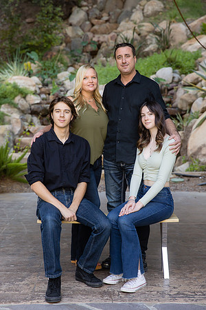 family-photo-in-fallbrook-san-diego-by-orange-county-temecula-photographer-(1)