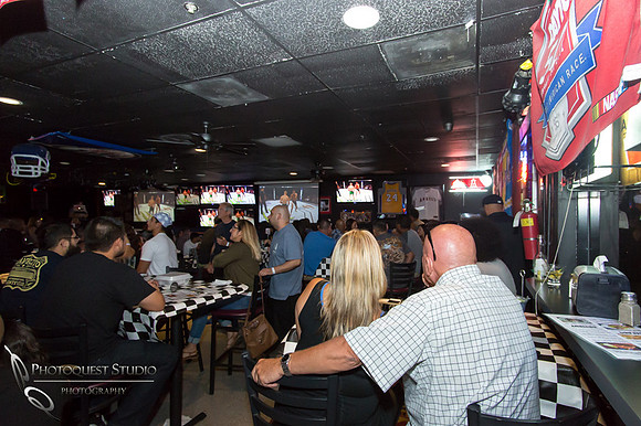 UFC-Fight-mcGregor-&-Nate-Diaz-in-Menifee-Pitstop-Pub-Sports-Bar-&-Grill-by-Menifee-Photographer-14