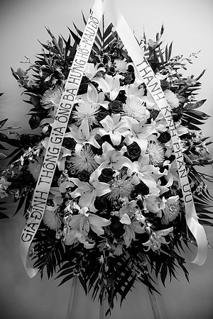 Hien's Mom Funeral-B&W (121)