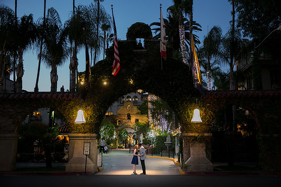 Fairmount-Park-Mission-Inn-Riverside-Downtown-California-Engagement-Photo-with-Horses-by-Temecula-Wedding-Photographer-(17)