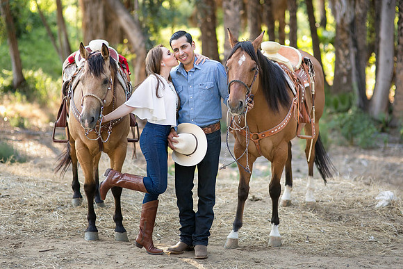 Fairmount-Park-Mission-Inn-Riverside-Downtown-California-Engagement-Photo-with-Horses-by-Temecula-Wedding-Photographer-(1)
