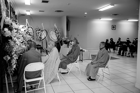 Hien's Mom Funeral-B&W (341)