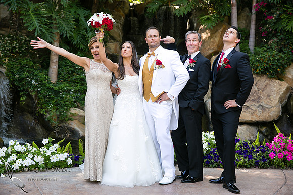 Family having fun at Grand Tradition Estate Fallbrook by Temecula Wedding Photographer