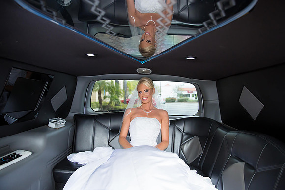Bride-in-the-limo-at-the-Orchard-Wedgewood-Wedding-in-Menifee