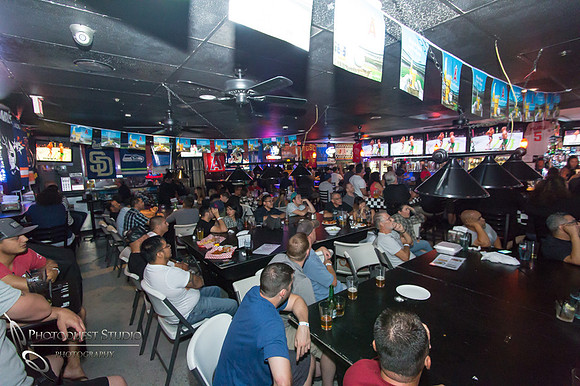 UFC-Fight-mcGregor-&-Nate-Diaz-in-Menifee-Pitstop-Pub-Sports-Bar-&-Grill-by-Menifee-Photographer-15