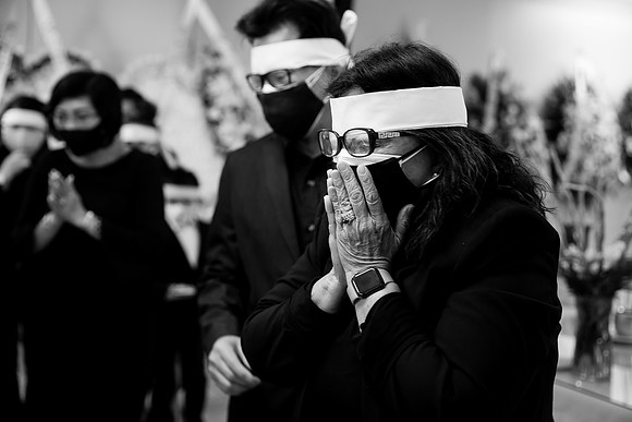 Hien's Mom Funeral-B&W (97)
