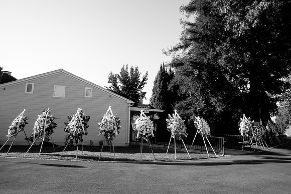 Hien's Mom Funeral-B&W (328)