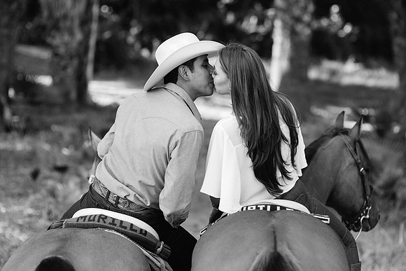 Fairmount-Park-Mission-Inn-Riverside-Downtown-California-Engagement-Photo-with-Horses-by-Temecula-Wedding-Photographer-(8)