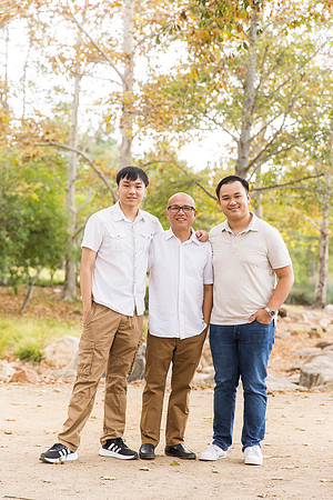 outdoor family photo in irvine by orange county wedding photographer tram bill (31)