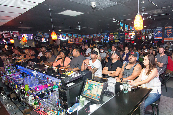 UFC-Fight-mcGregor-&-Nate-Diaz-in-Menifee-Pitstop-Pub-Sports-Bar-&-Grill-by-Menifee-Photographer-1