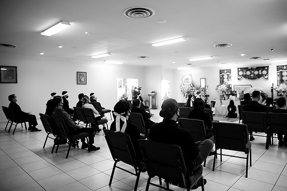 Hien's Mom Funeral-B&W (372)