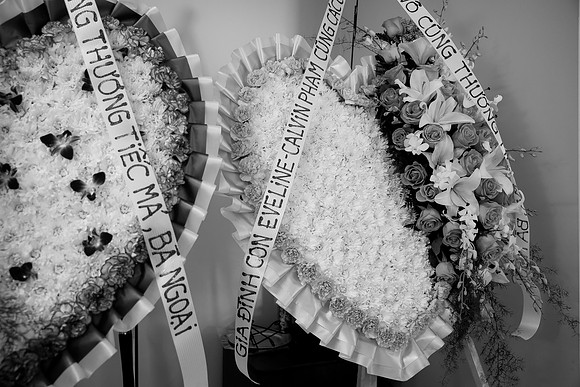 Hien's Mom Funeral-B&W (156)