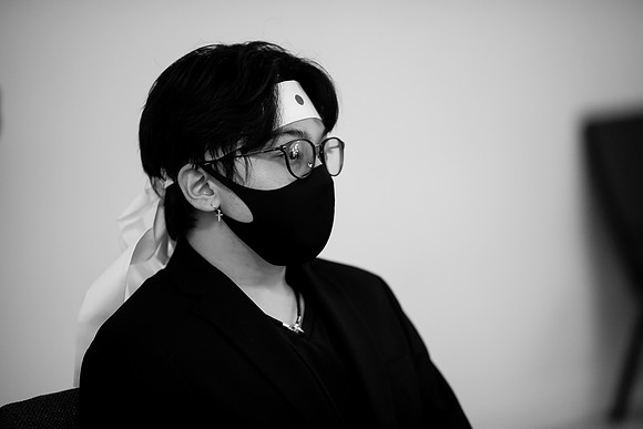 Hien's Mom Funeral-B&W (390)