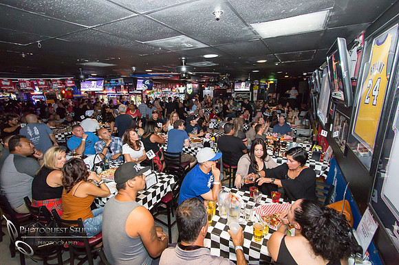 UFC-Fight-mcGregor-&-Nate-Diaz-in-Menifee-Pitstop-Pub-Sports-Bar-&-Grill-by-Menifee-Photographer-4