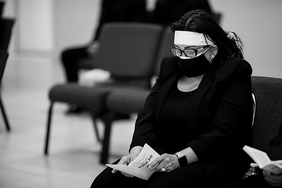 Hien's Mom Funeral-B&W (342)