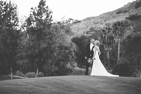 Kissing-golf-course-Wedding-Photograher-in-Fallbrook-Pala-Mesa-Resort
