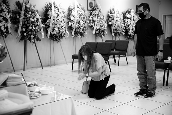Hien's Mom Funeral-B&W (262)