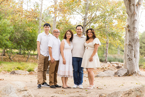 outdoor family photo in irvine by orange county wedding photographer tram bill (16)