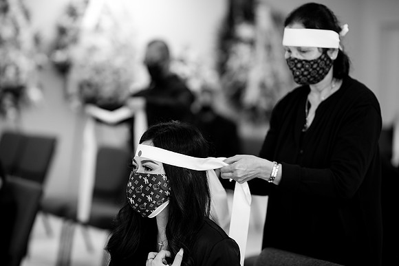Hien's Mom Funeral-B&W (66)