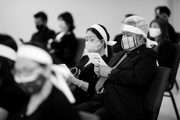 Hien's Mom Funeral-B&W (347)