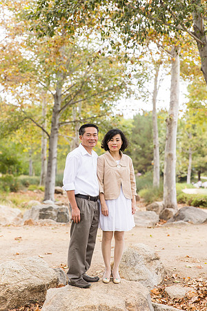 outdoor family photo in irvine by orange county wedding photographer tram bill (1)