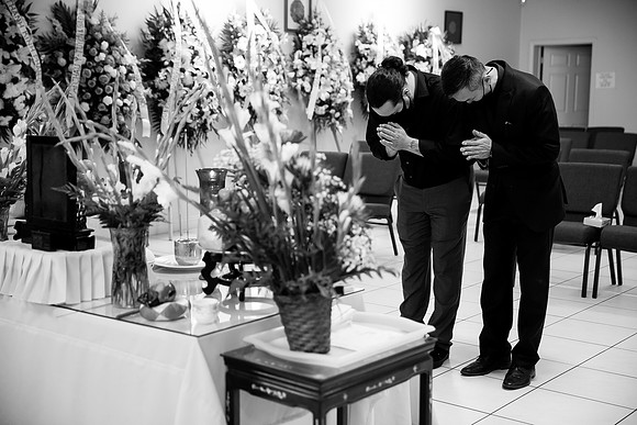 Hien's Mom Funeral-B&W (324)