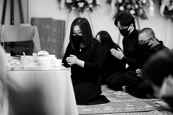 Hien's Mom Funeral-B&W (54)
