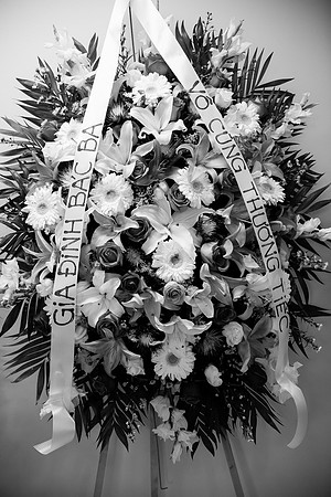 Hien's Mom Funeral-B&W (122)