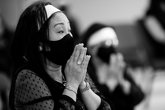 Hien's Mom Funeral-B&W (380)