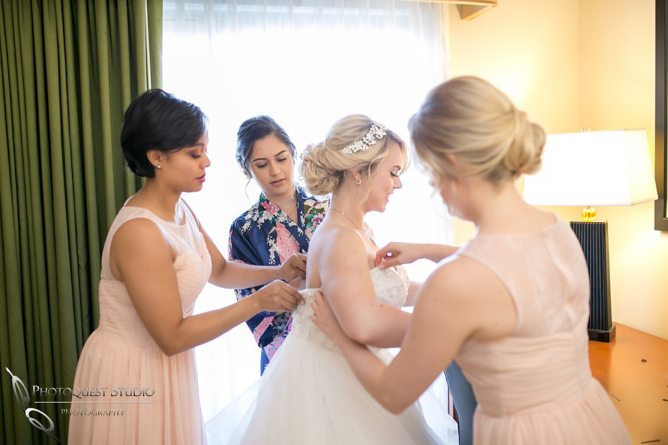 Bride getting ready at Wedgewood San Clemente