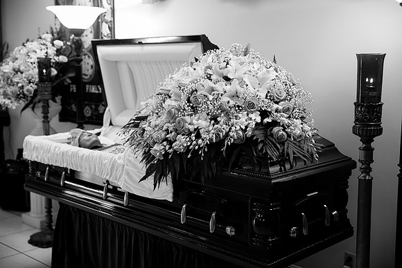 Hien's Mom Funeral-B&W (219)