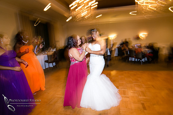 Los-Angeles-Wedding-Photographers-at-Castaway-Burbank