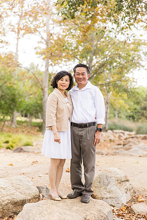 outdoor family photo in irvine by orange county wedding photographer tram bill (9)