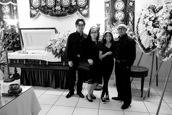 Hien's Mom Funeral-B&W (178)