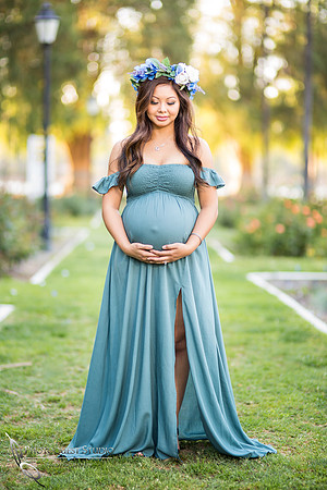 Glowing-Mother-Maternity-Photo
