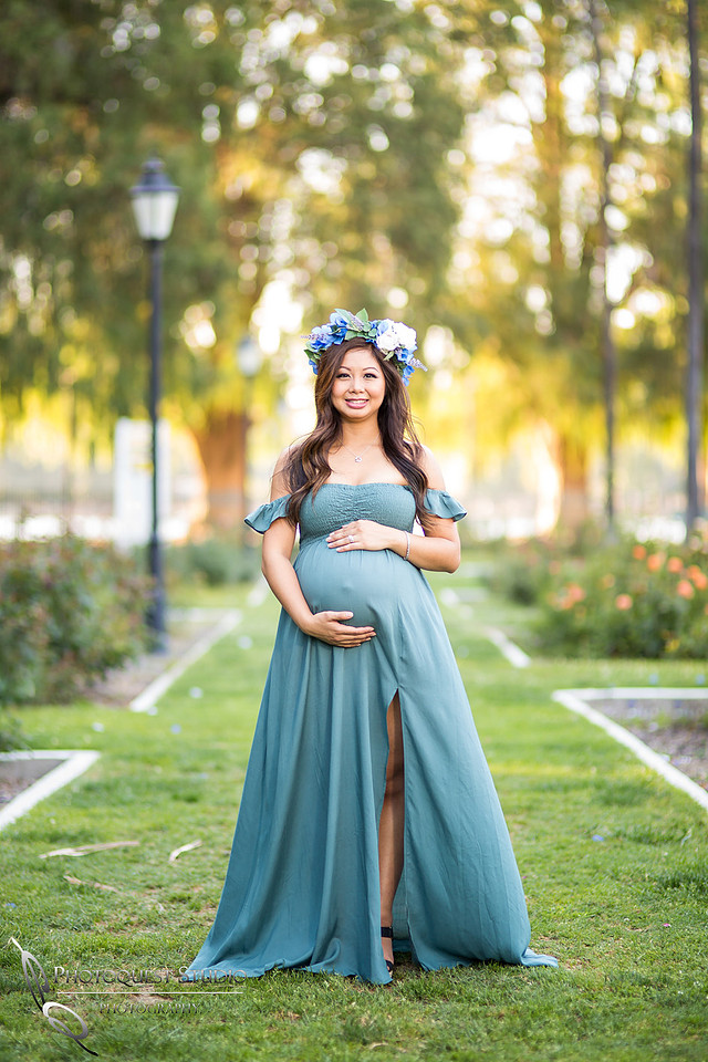 Glowing-Mother-Maternity-Photo-by-Temecula-Wedding-Photographer