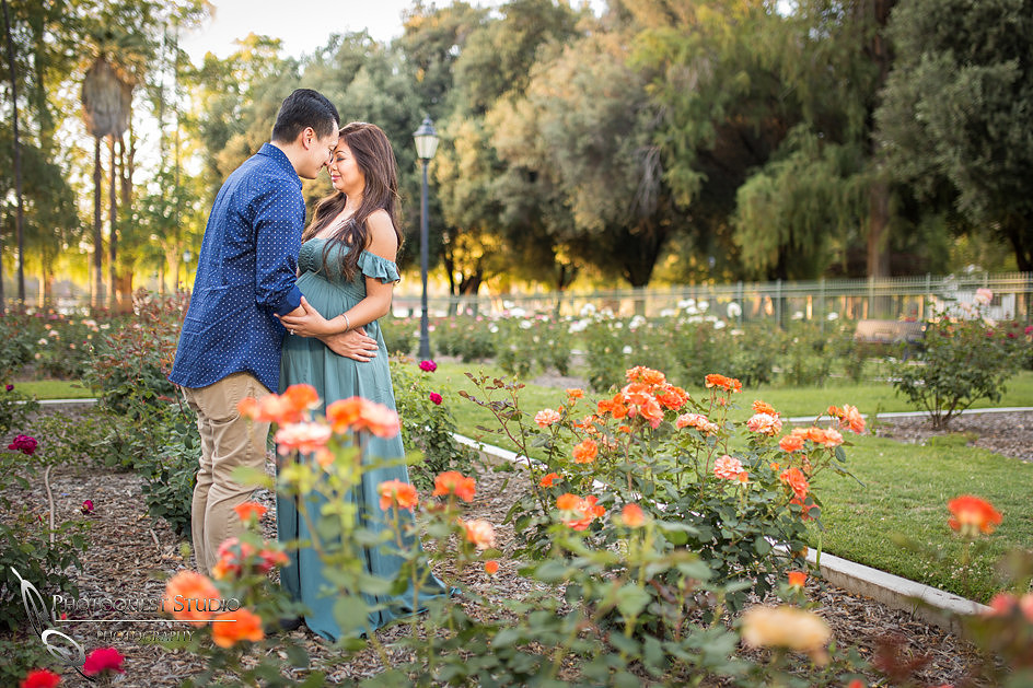 Glowing-Mother-Maternity-Photo-by-Temecula-Wedding-Photographer
