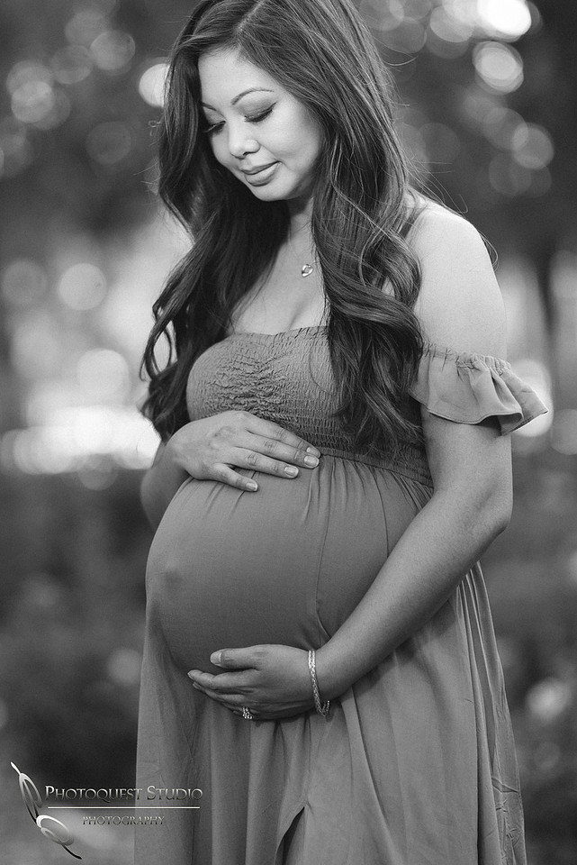 Glowing-Mother-Maternity-Photo-by-Temecula-Wedding-Photographer