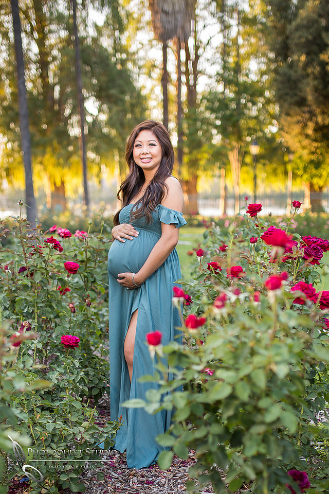 Glowing-Mother-Maternity-Photo-by-Temecula-Wedding-Photographer