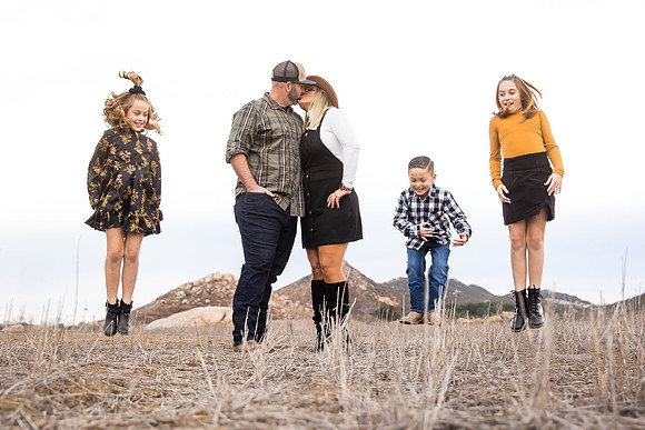 mountain-view-family-photo-by-orange-county-temecula-photographer-(4)