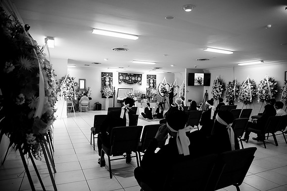 Hien's Mom Funeral-B&W (199)