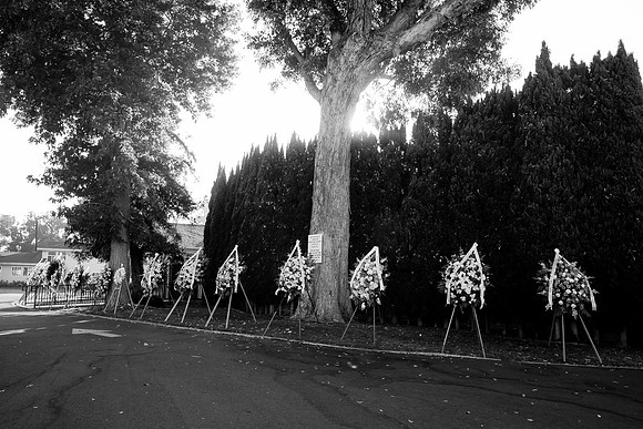 Hien's Mom Funeral-B&W (332)