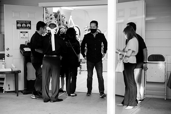 Hien's Mom Funeral-B&W (279)