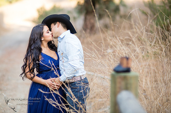 Outdoor Maternity Photo by Temecula Wedding Photographer