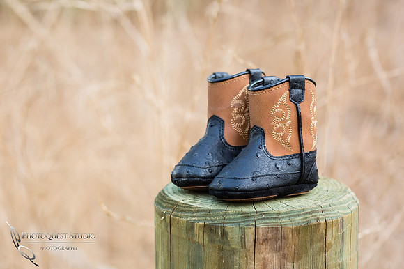 Maternity Photo, Baby cowboy boots