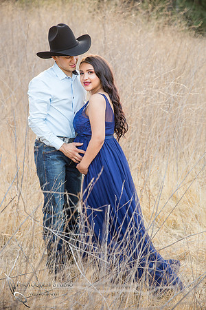 Maternity Photo with Horse by Temecula Wedding Photographer, Photoquest Studio, Photography at Frank G Bonelli Regional County Park, San Dimas, California.