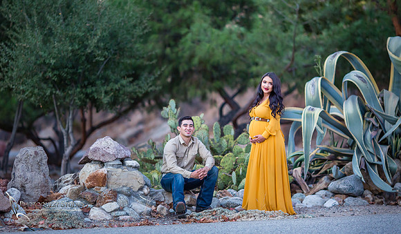 Maternity Photo with Horse by Temecula Wedding Photographer, Photoquest Studio, Photography at Frank G Bonelli Regional County Park, San Dimas, California.