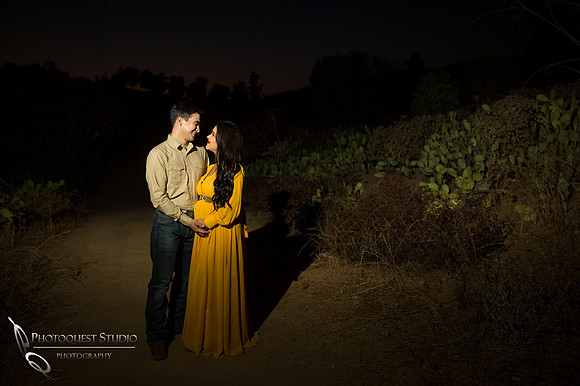 Maternity Photo with Horse by Temecula Wedding Photographer, Photoquest Studio, Photography at Frank G Bonelli Regional County Park, San Dimas, California.