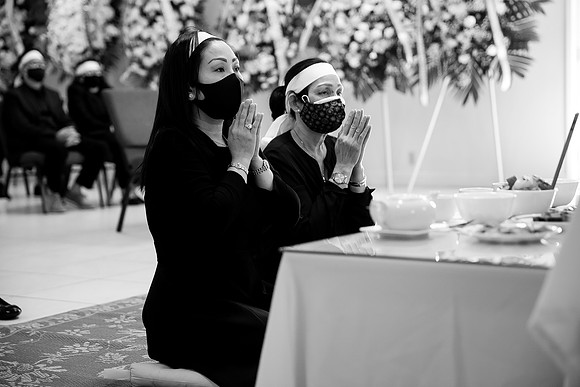 Hien's Mom Funeral-B&W (214)